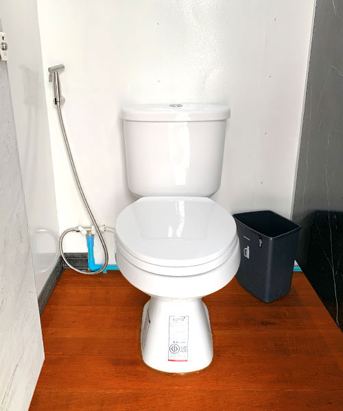 TOILET